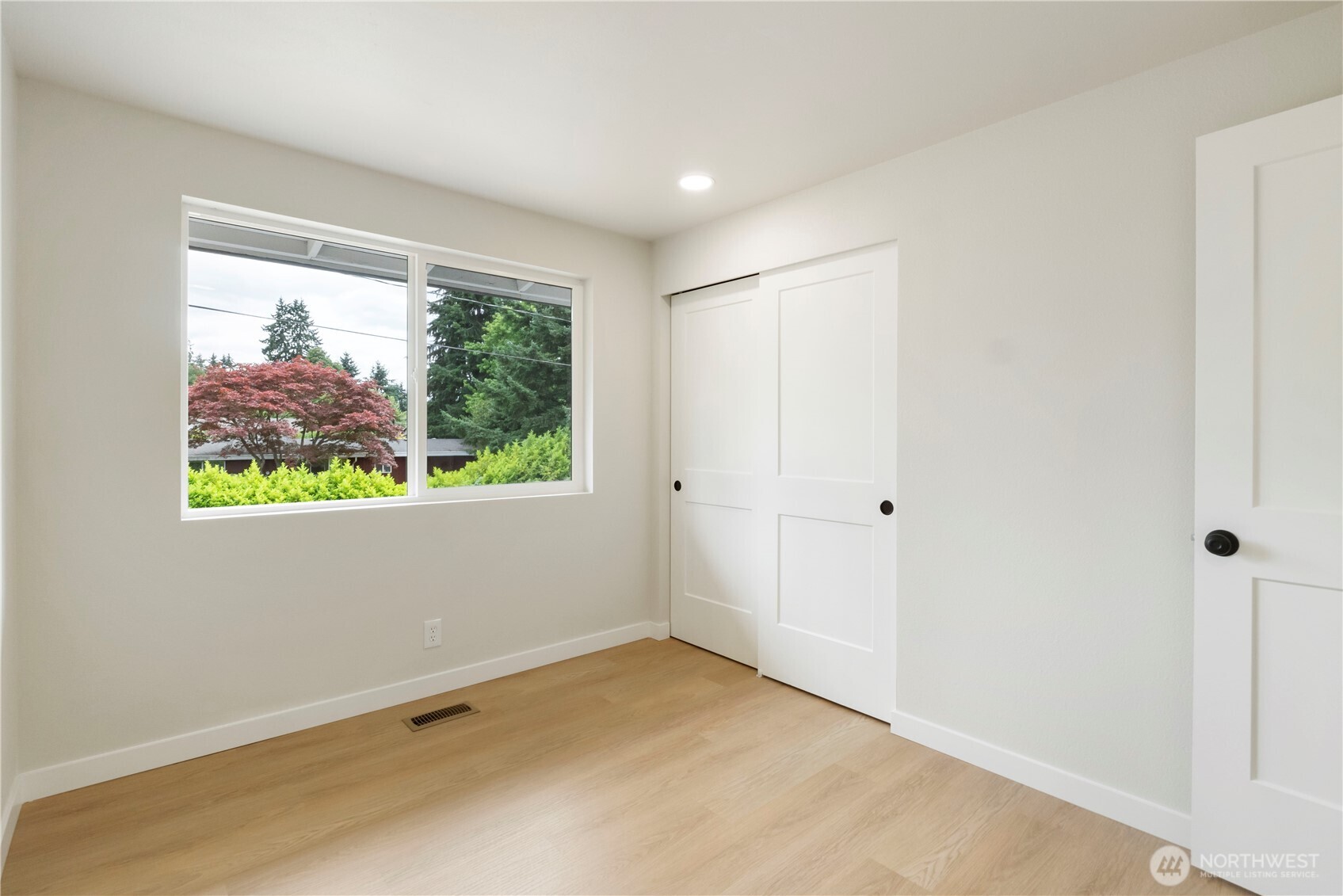 10805 105 Street Property Photo 13