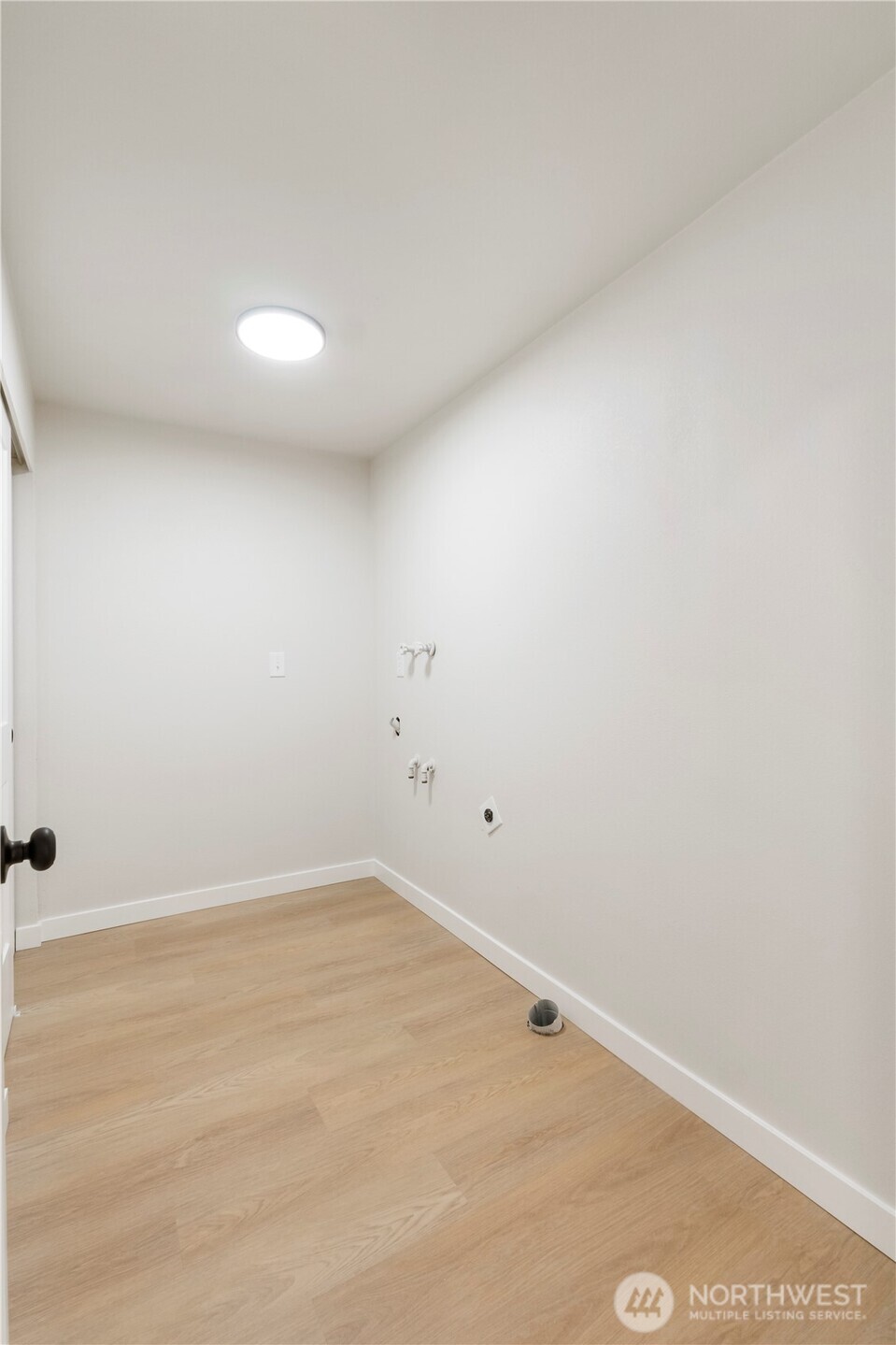 10805 105 Street Property Photo 15