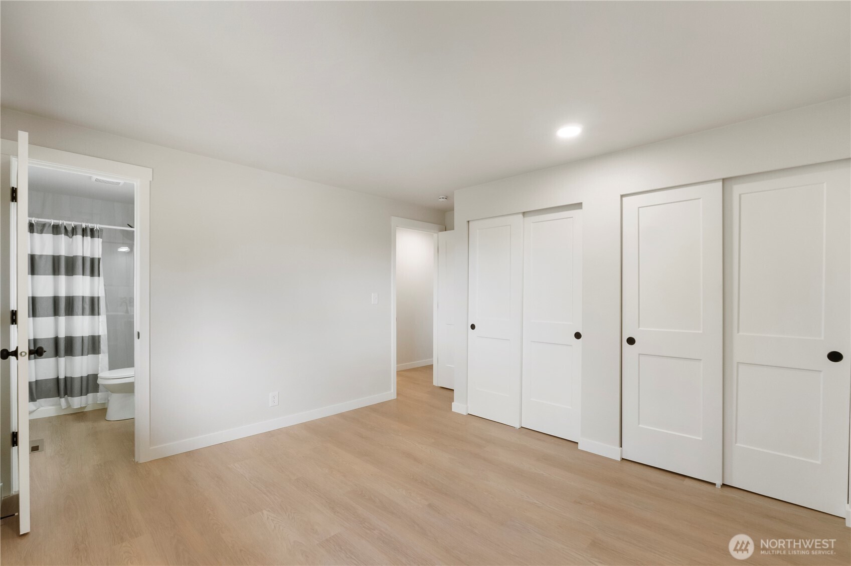 10805 105 Street Property Photo 17