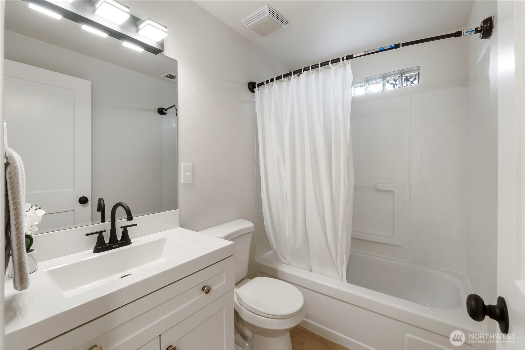 10805 105 Street Property Photo 25