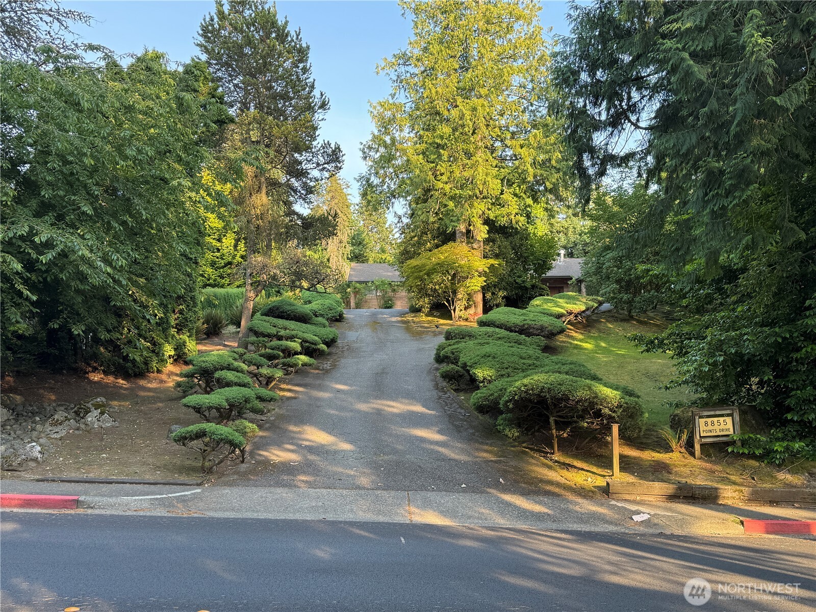 8855 Points Drive Property Photo 1