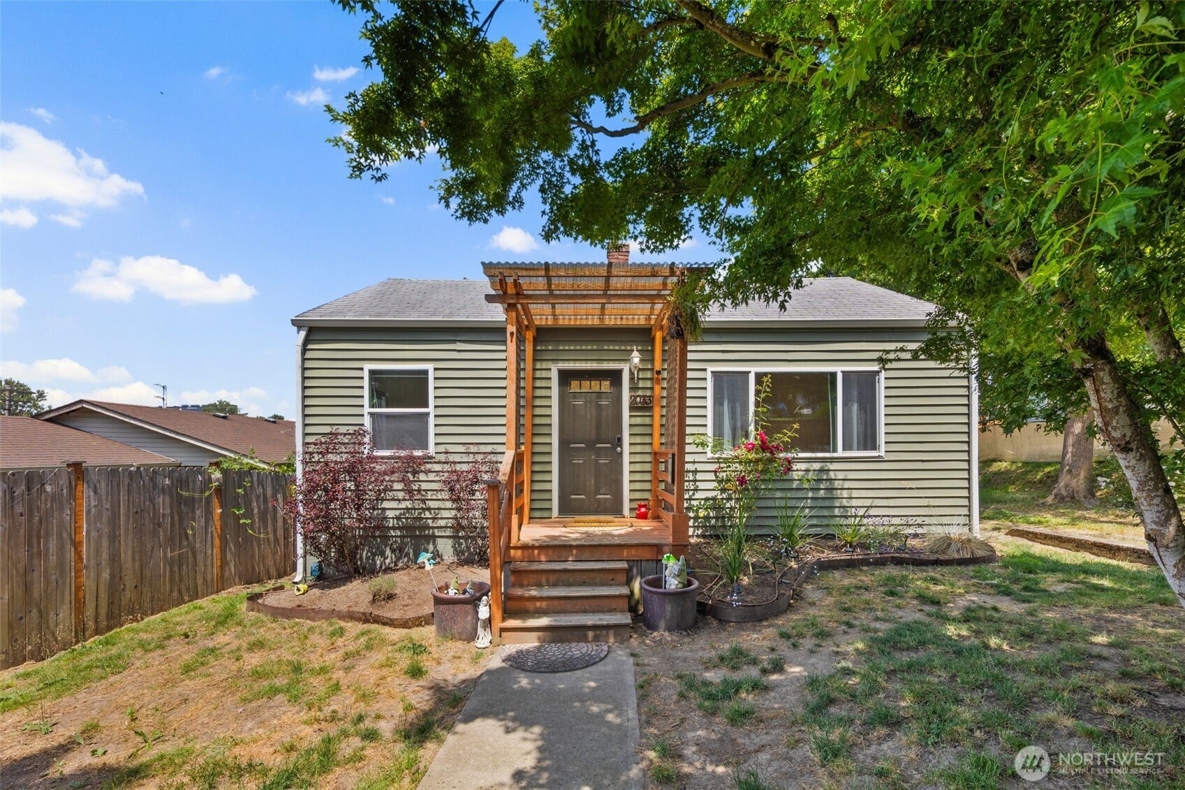 2033 E Wright Avenue Property Photo 1