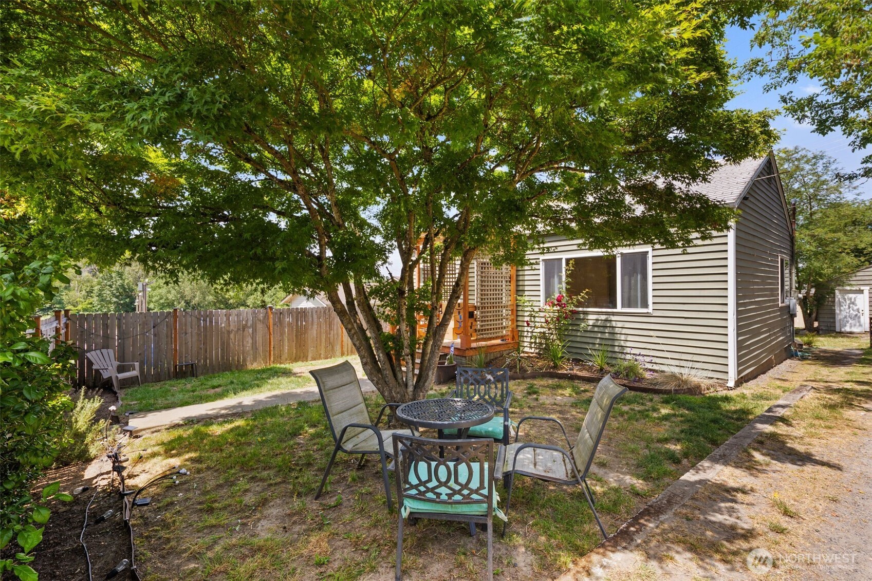 2033 E Wright Avenue Property Photo 2