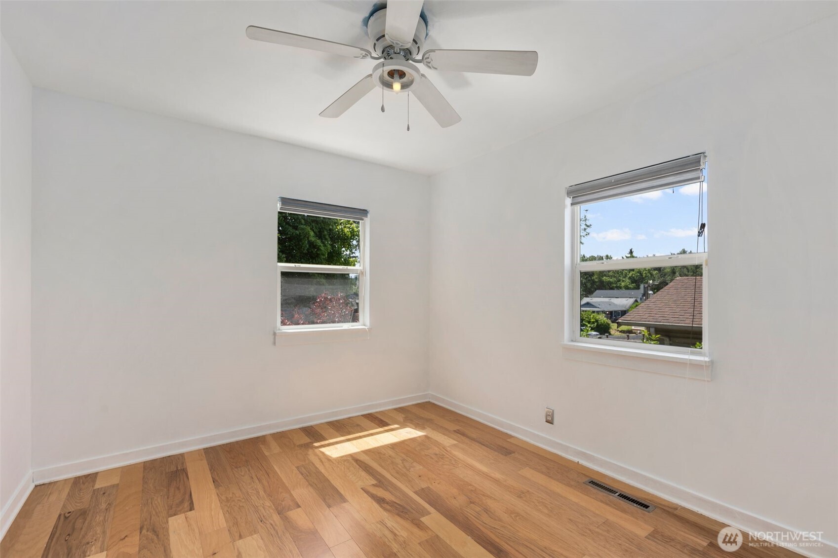 2033 E Wright Avenue Property Photo 14