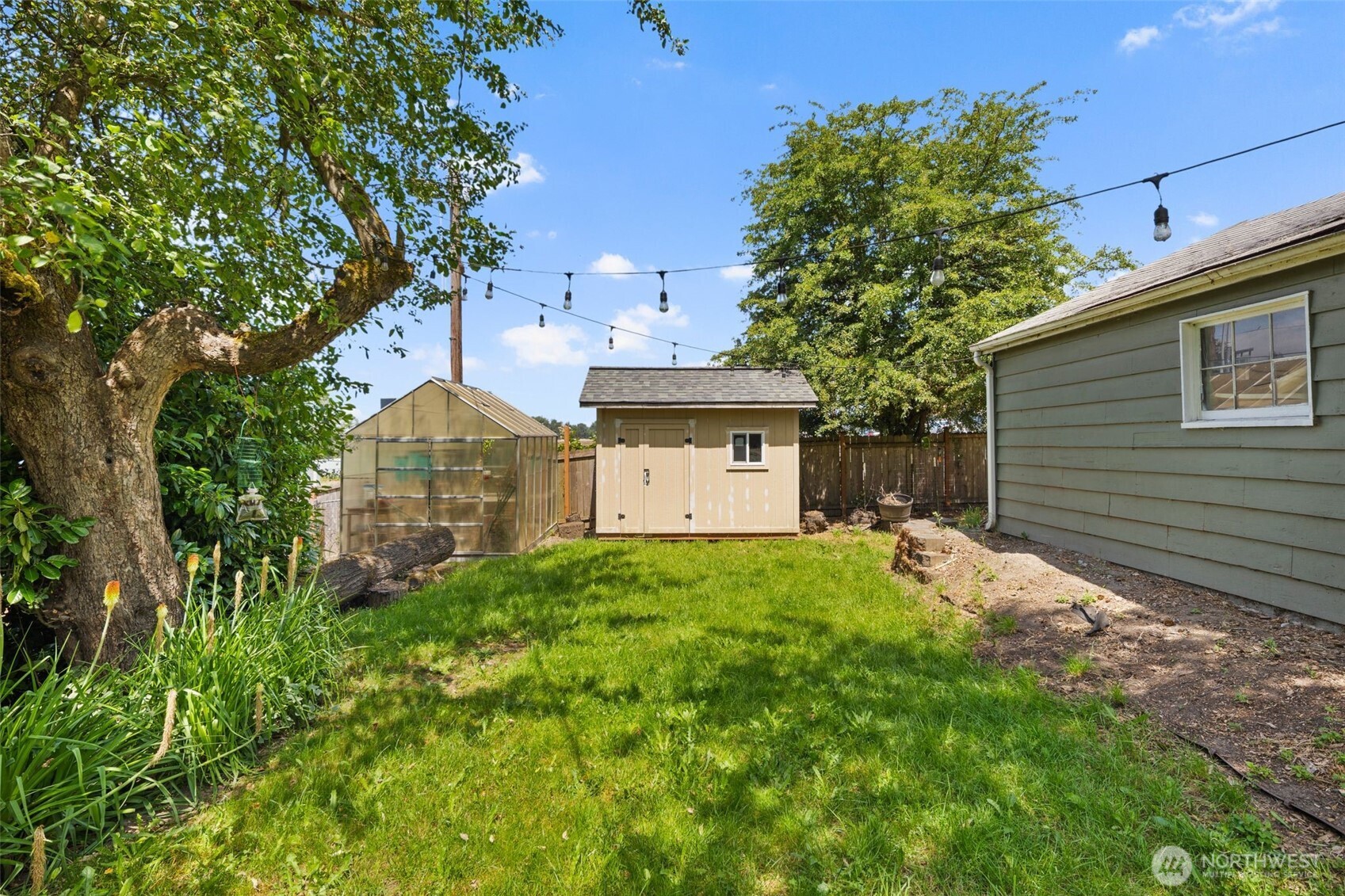 2033 E Wright Avenue Property Photo 16
