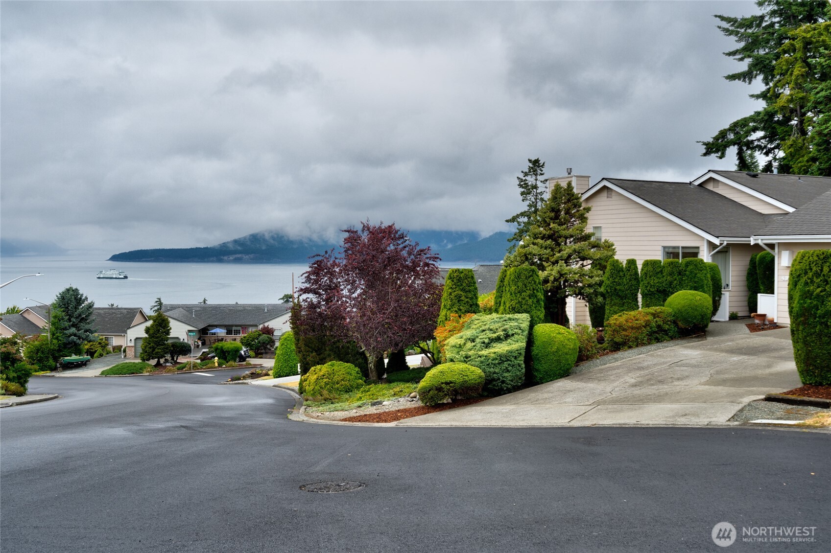 4303 Glasgow Way Property Photo 1