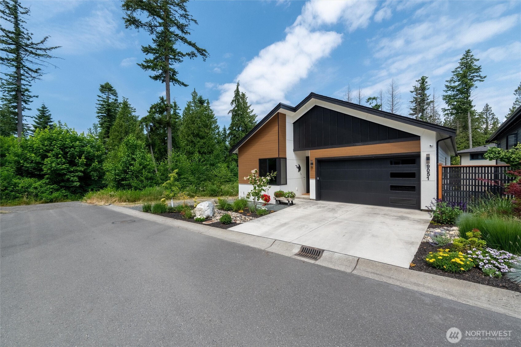 9051 Sea Mist Lane Property Photo 1