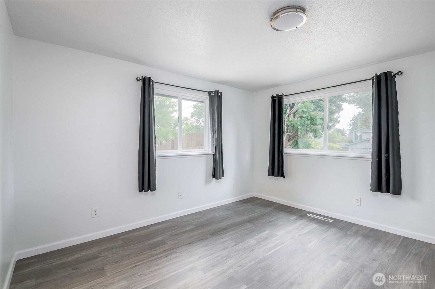 7233 S Sheridan Property Photo 11