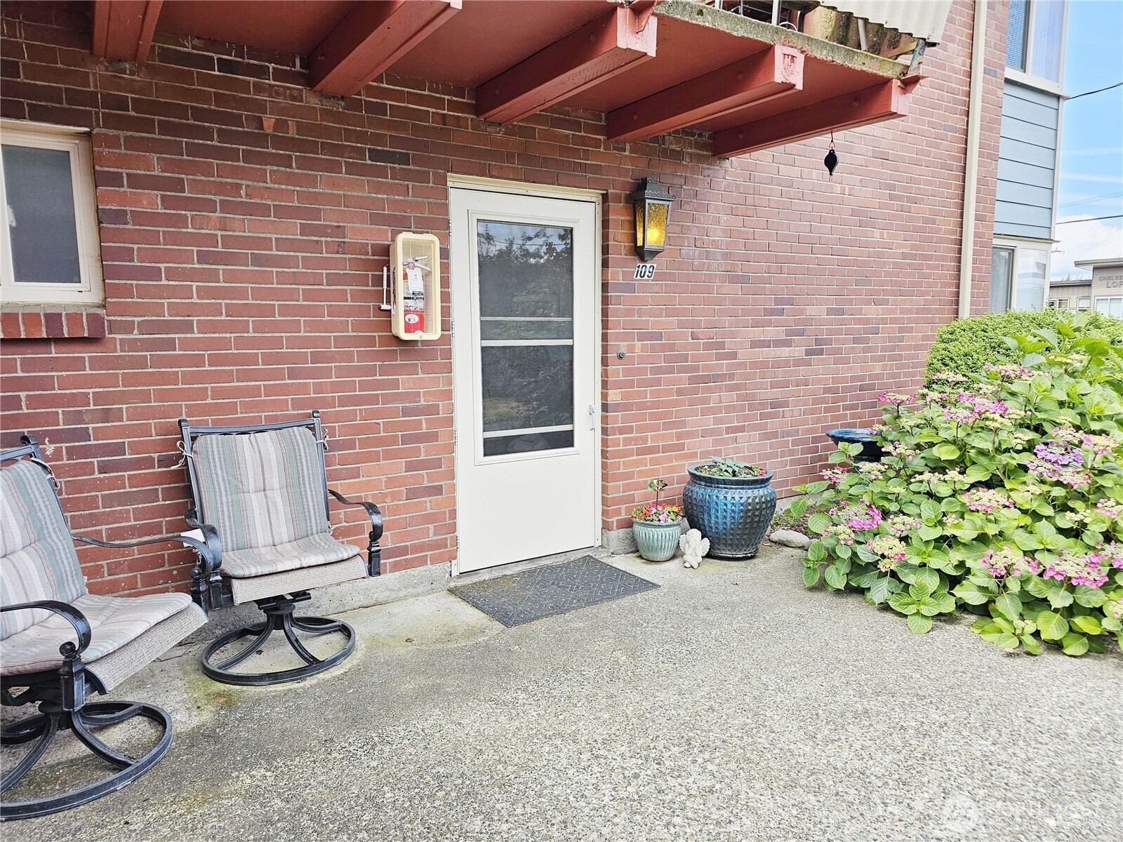 901 N Forest Street 109 Property Photo 4