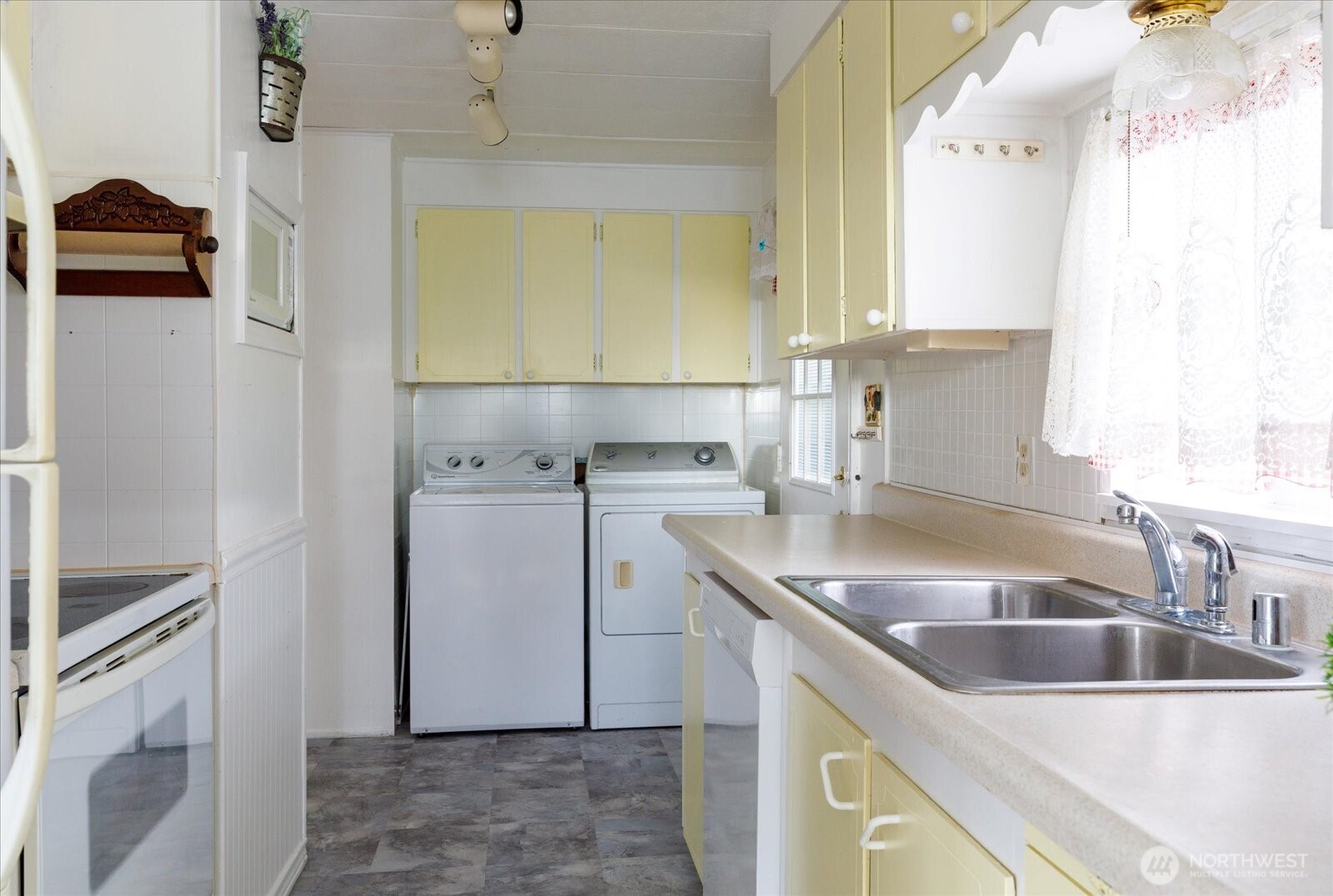 701 S Main Street 1 Property Photo 14