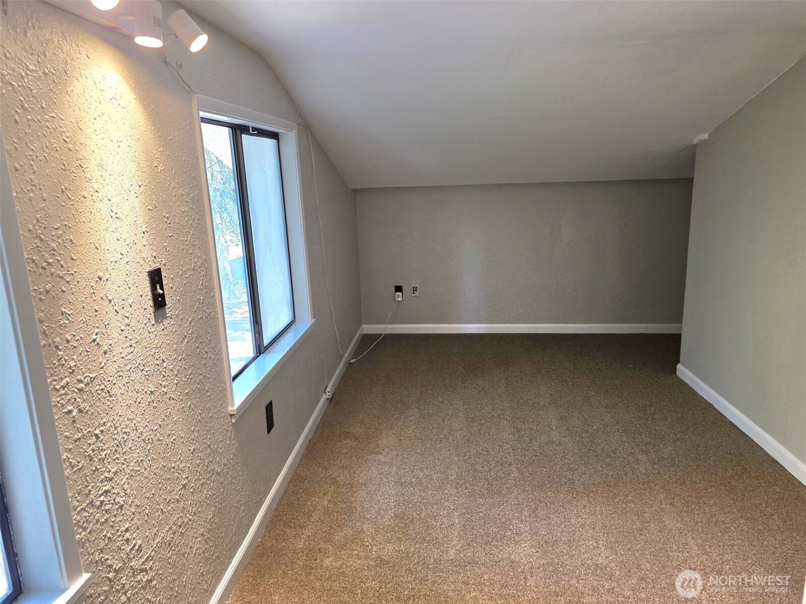22635 Brookside Court Property Photo 27