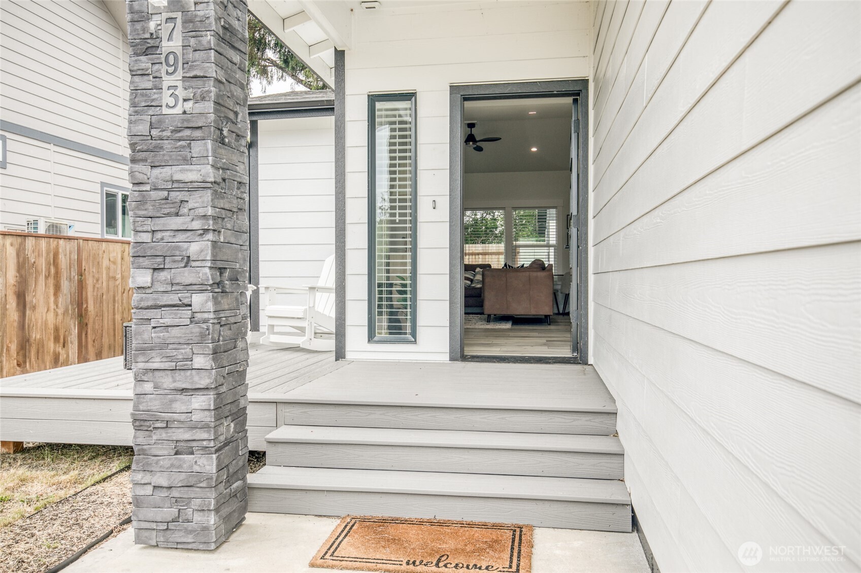 793 Island Circle Property Photo 1