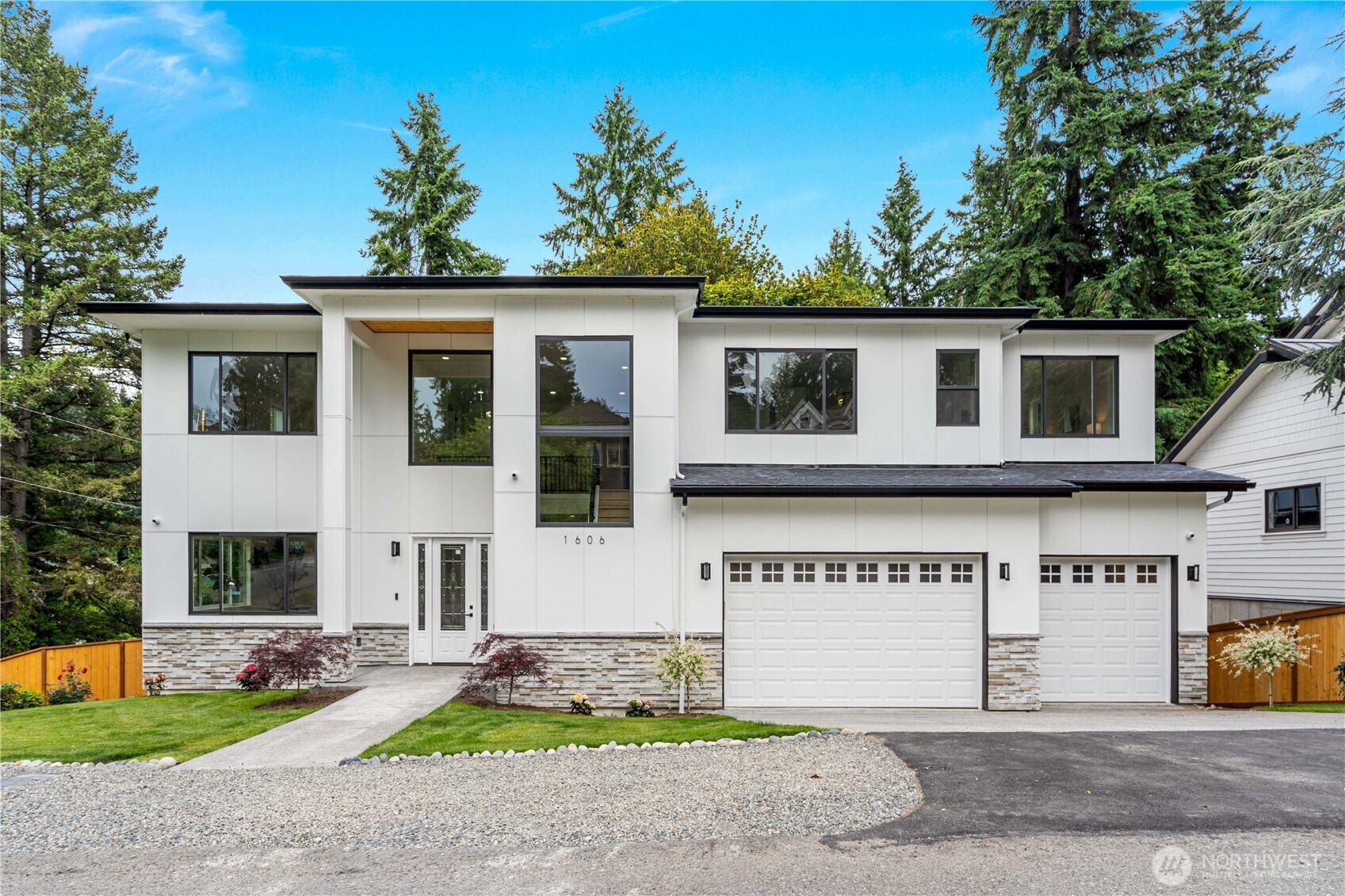 1606 106th Ave Property Photo 1
