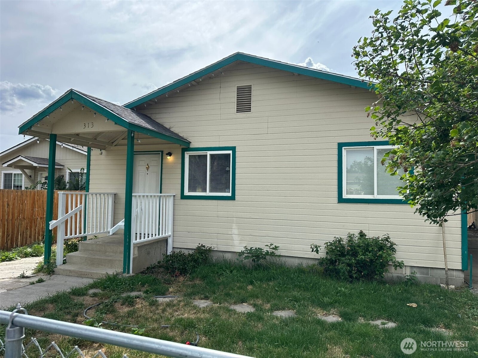 313 N G Street Property Photo 1
