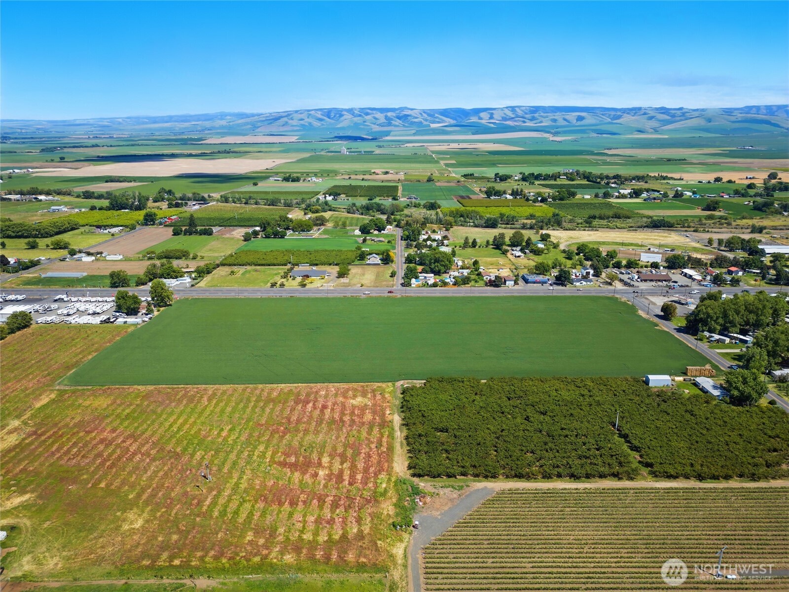 84658 Highway 11 Property Photo 1