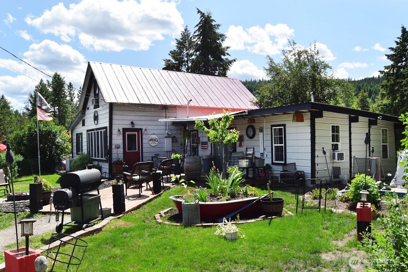 621 S Erdman Property Photo 3