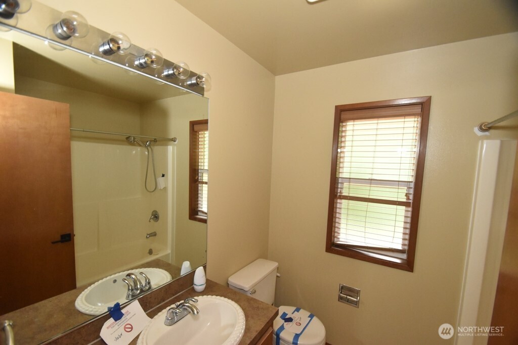 8004 184th Street Property Photo 15