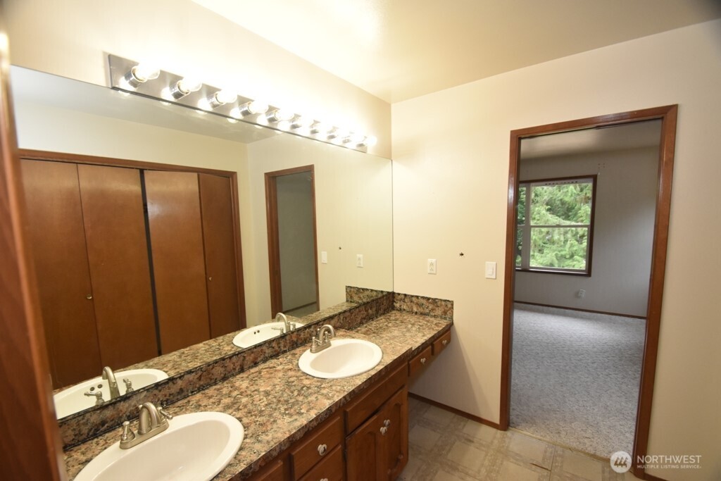 8004 184th Street Property Photo 19