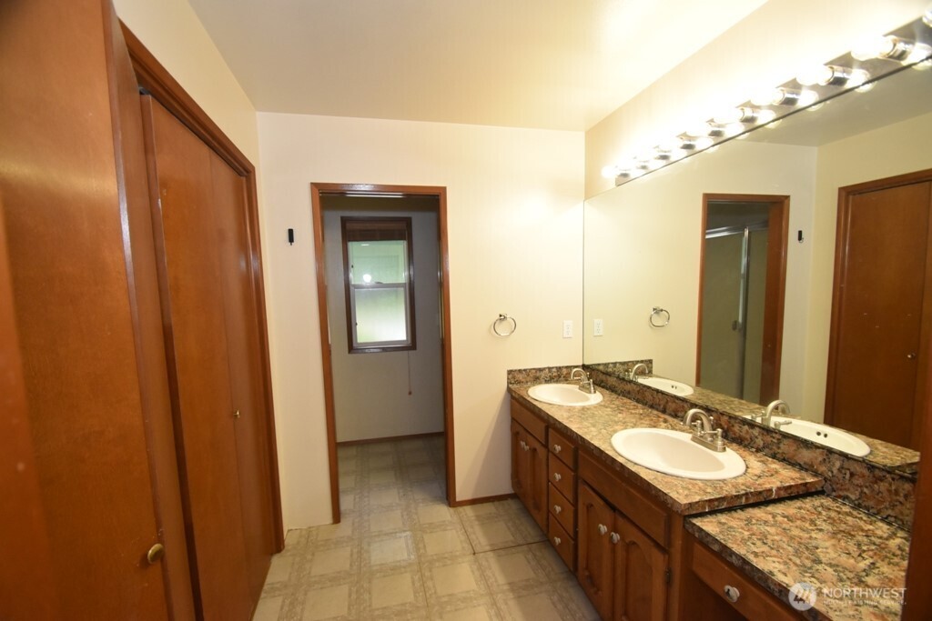 8004 184th Street Property Photo 20