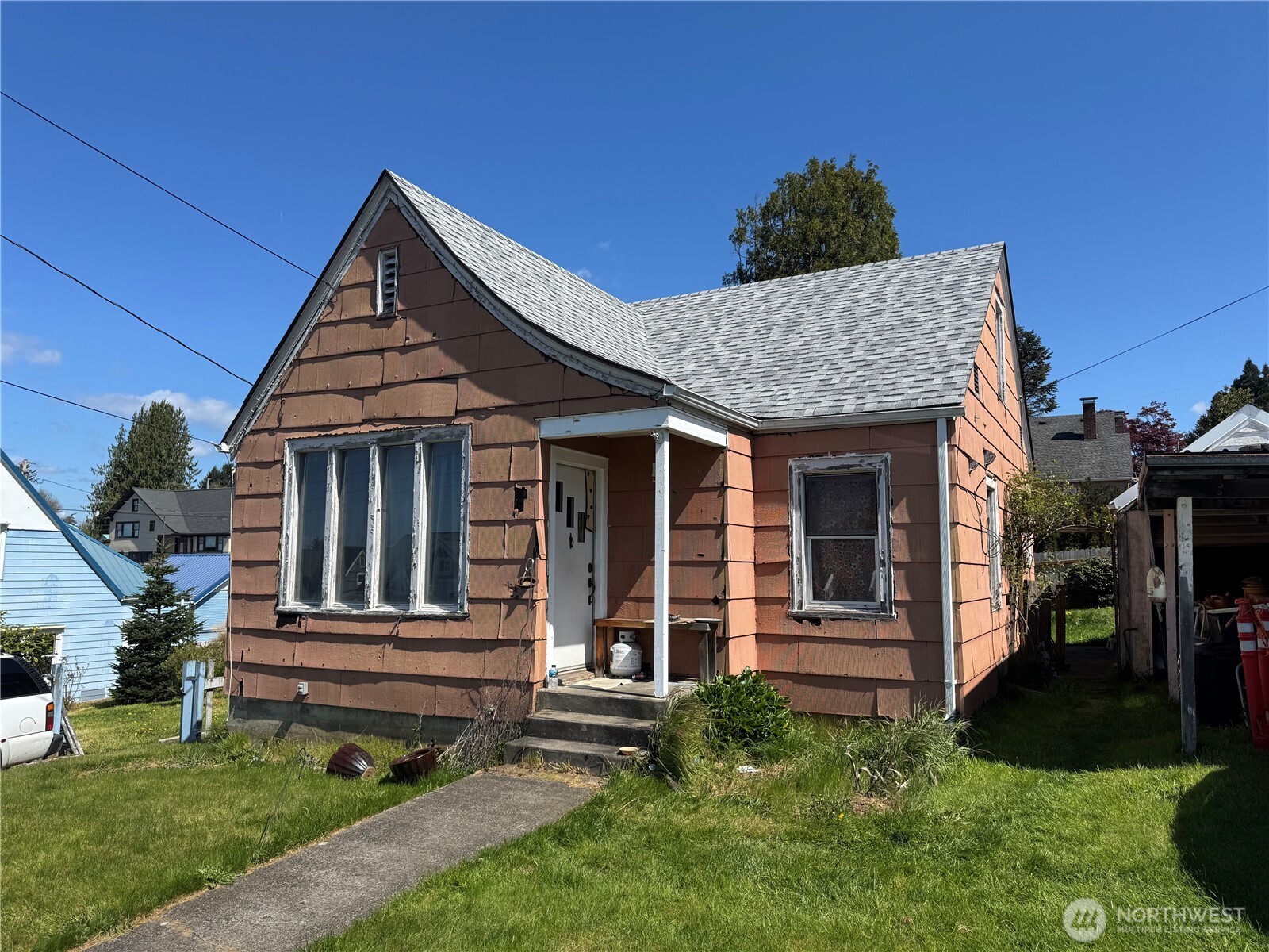 235 Columbia St Property Photo 1