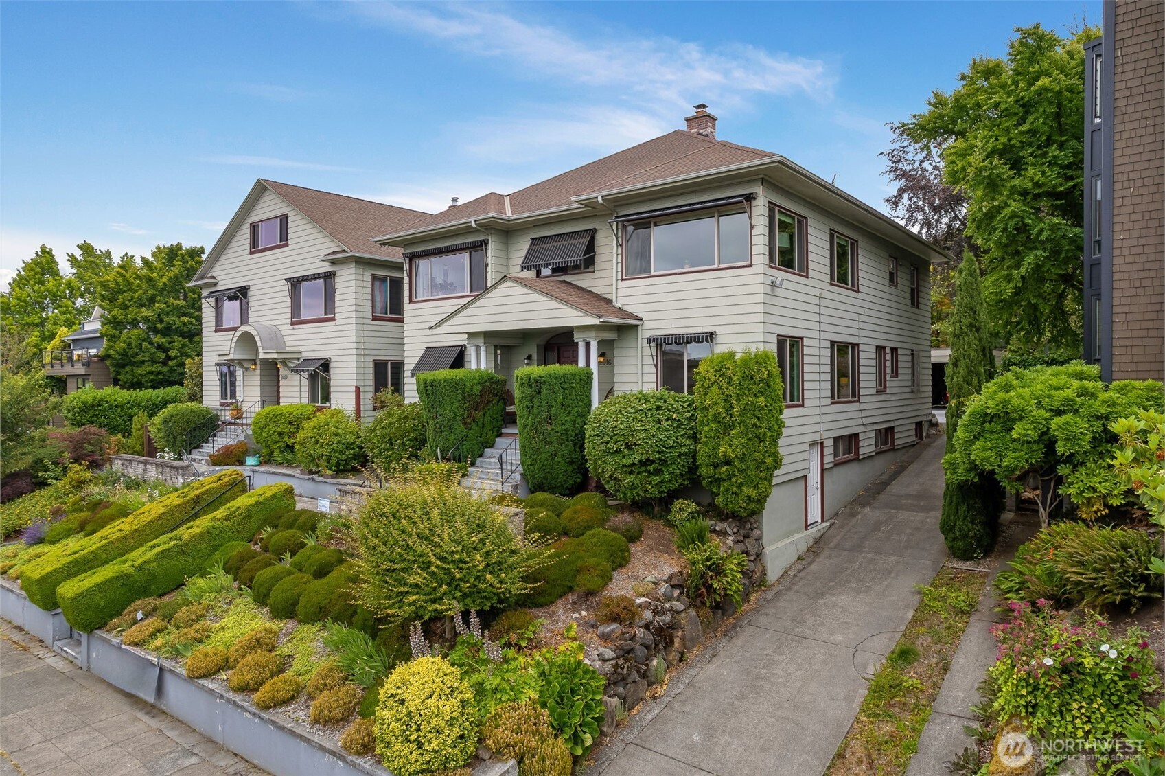 2016 Broadway B Property Photo 1