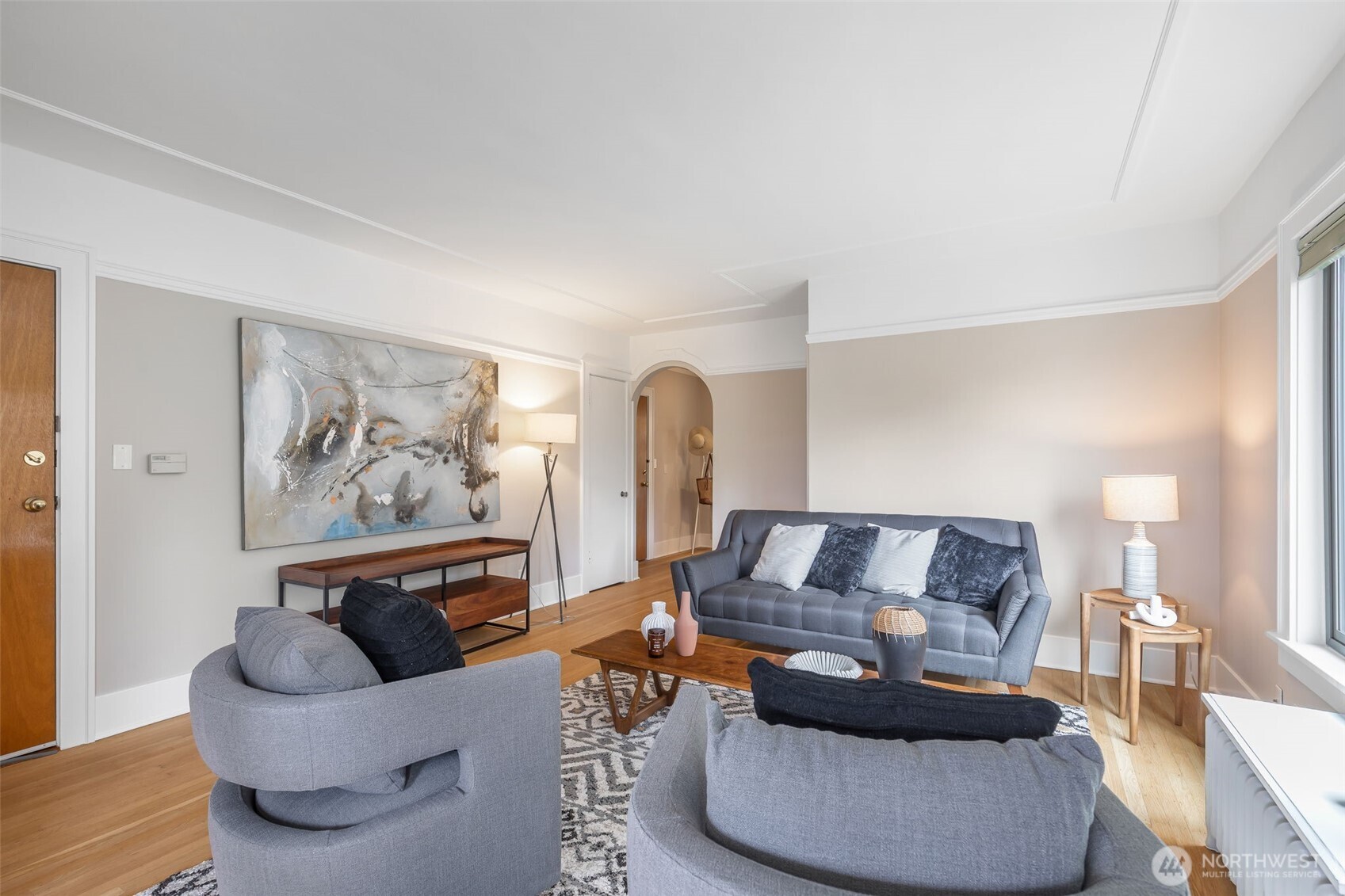 2016 Broadway B Property Photo 2