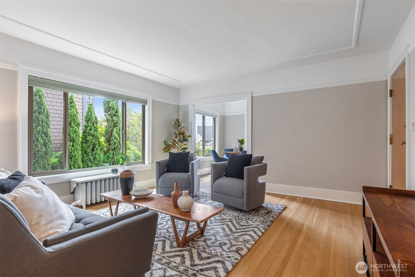 2016 Broadway B Property Photo 3