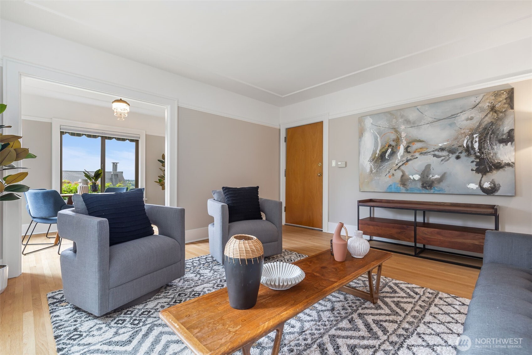2016 Broadway B Property Photo 6