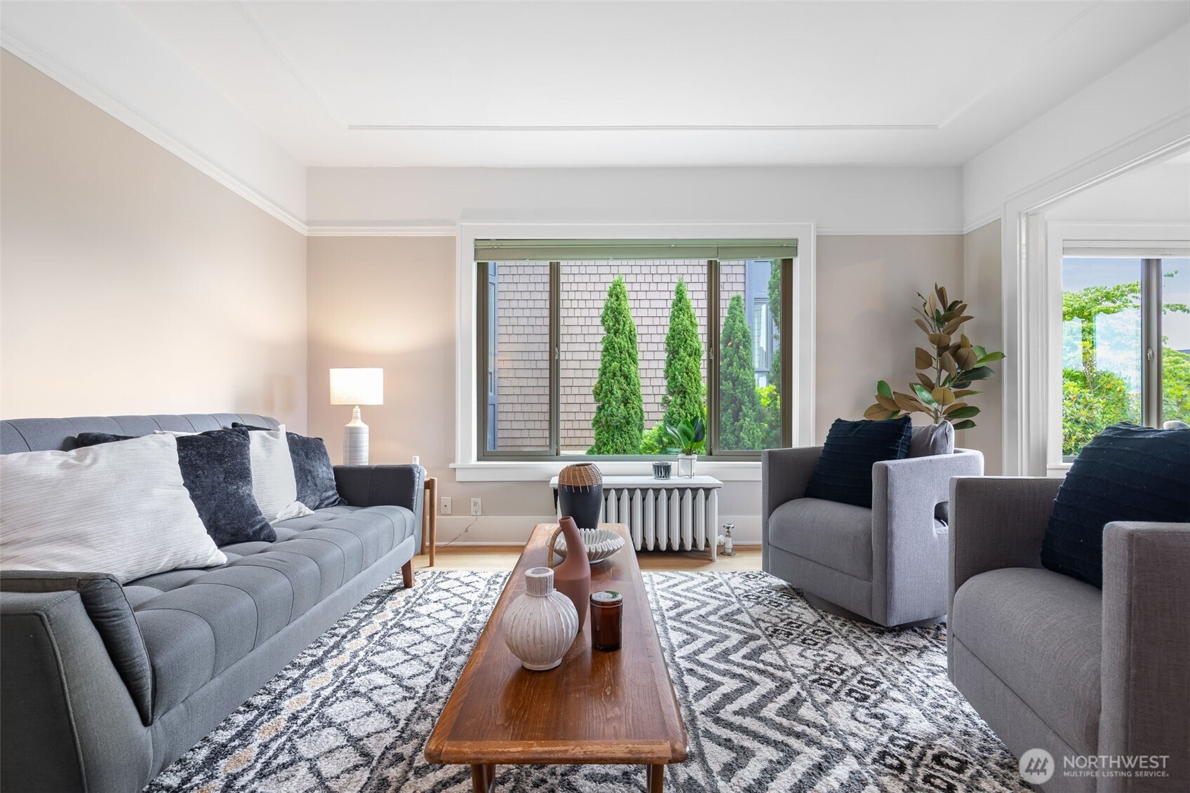 2016 Broadway B Property Photo 7