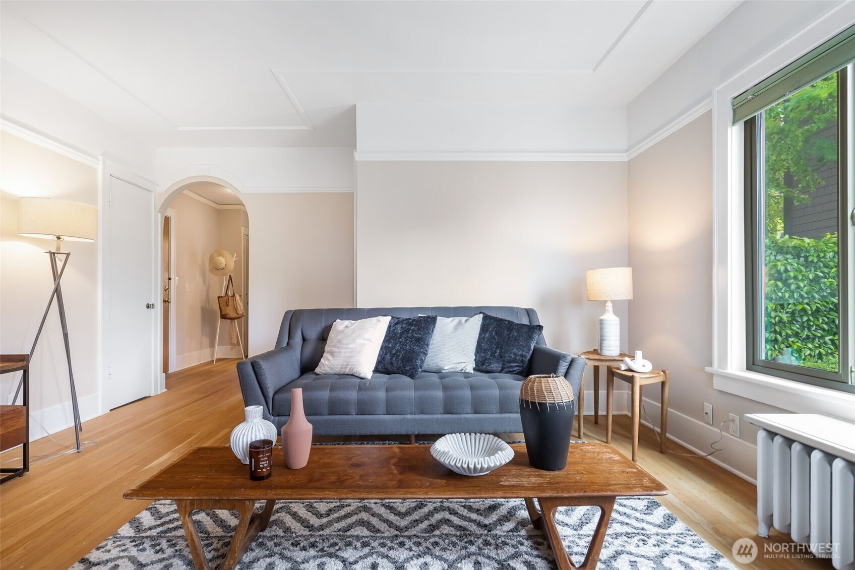 2016 Broadway B Property Photo 9