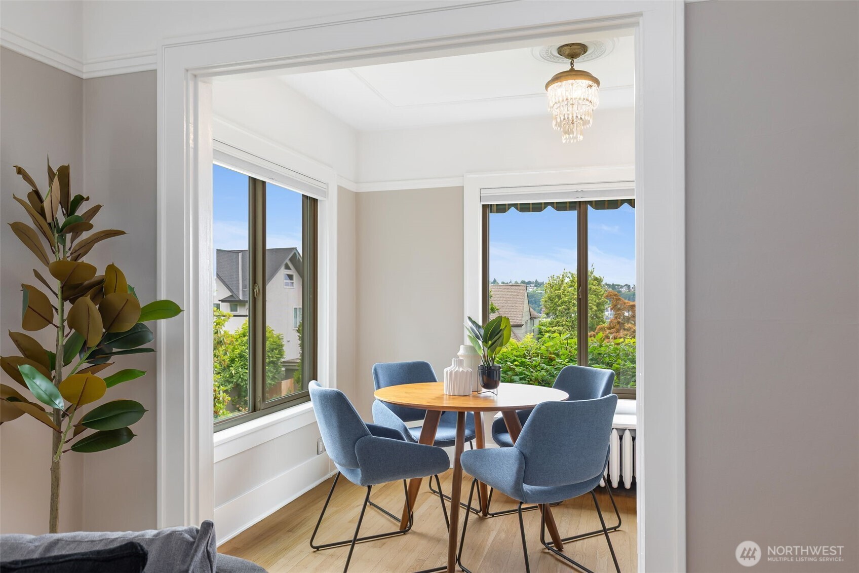 2016 Broadway B Property Photo 11