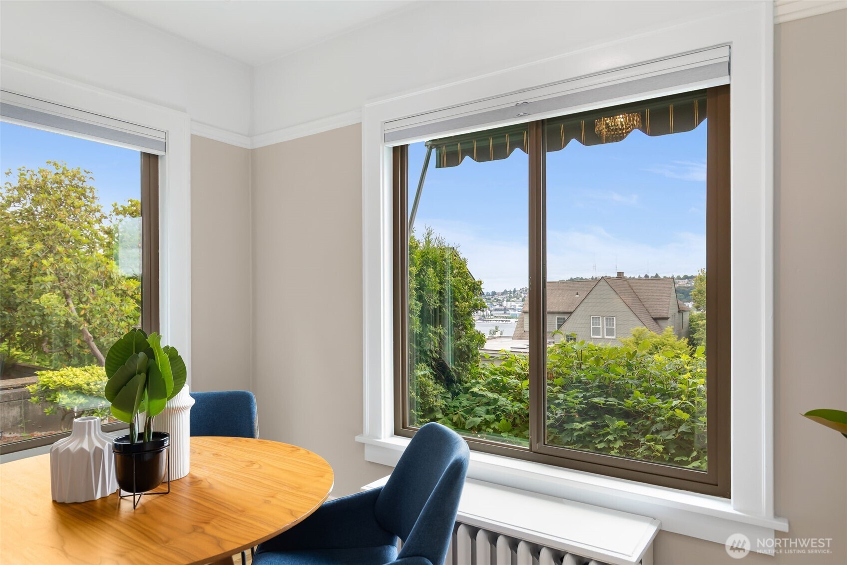 2016 Broadway B Property Photo 12