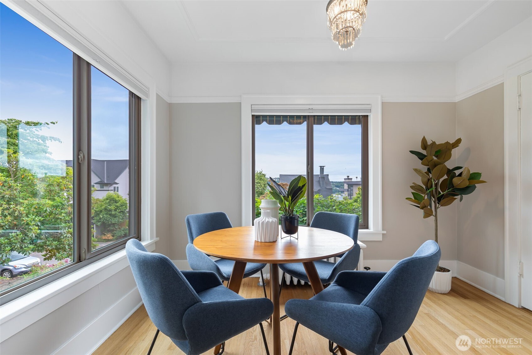 2016 Broadway B Property Photo 13
