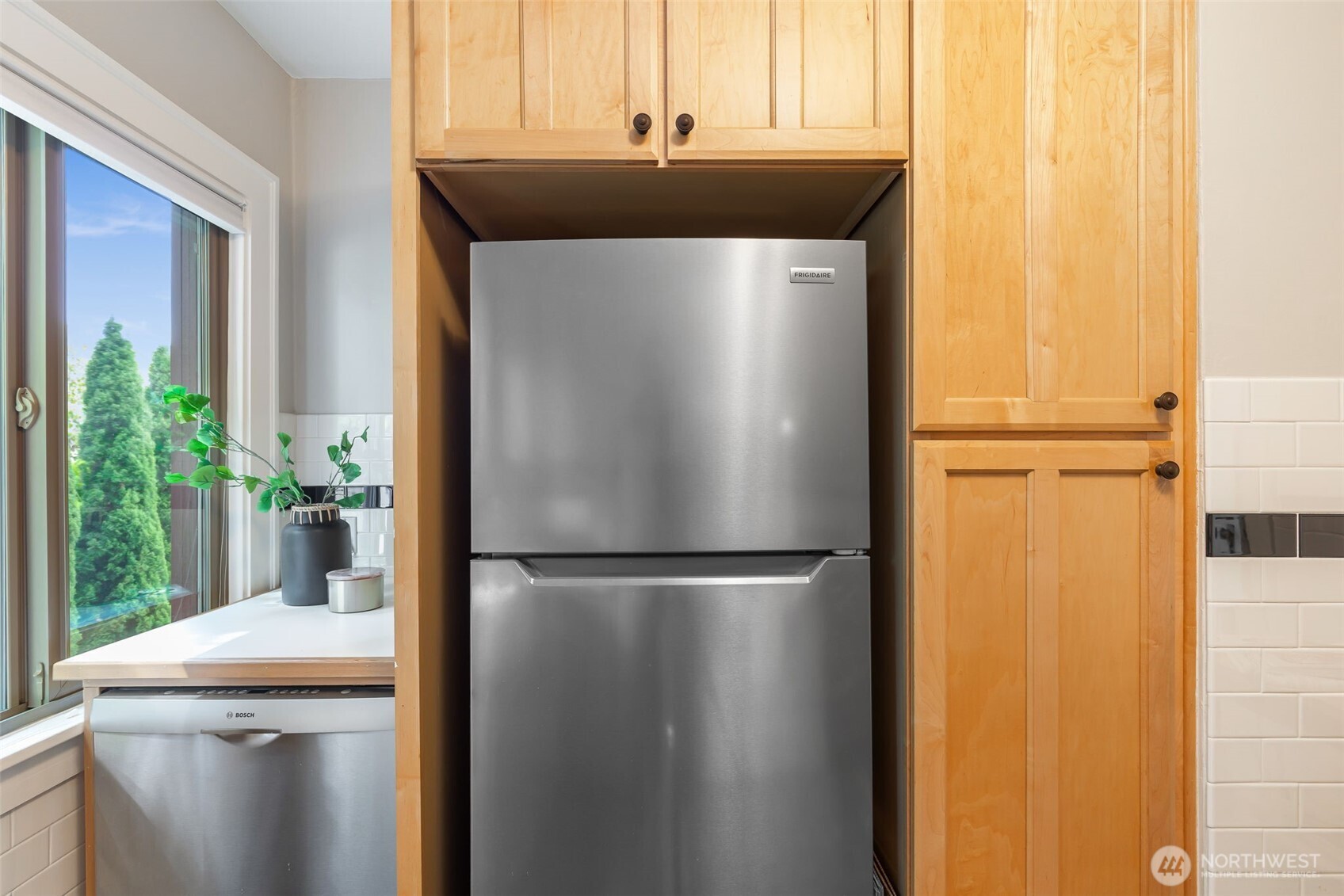 2016 Broadway B Property Photo 17