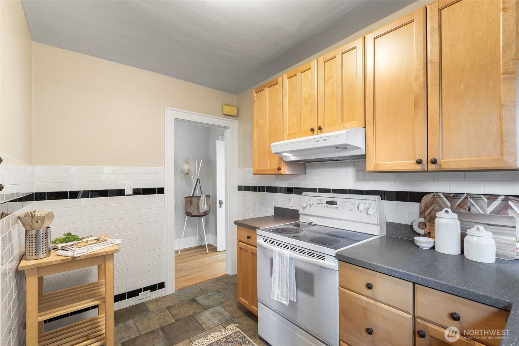 2016 Broadway B Property Photo 19