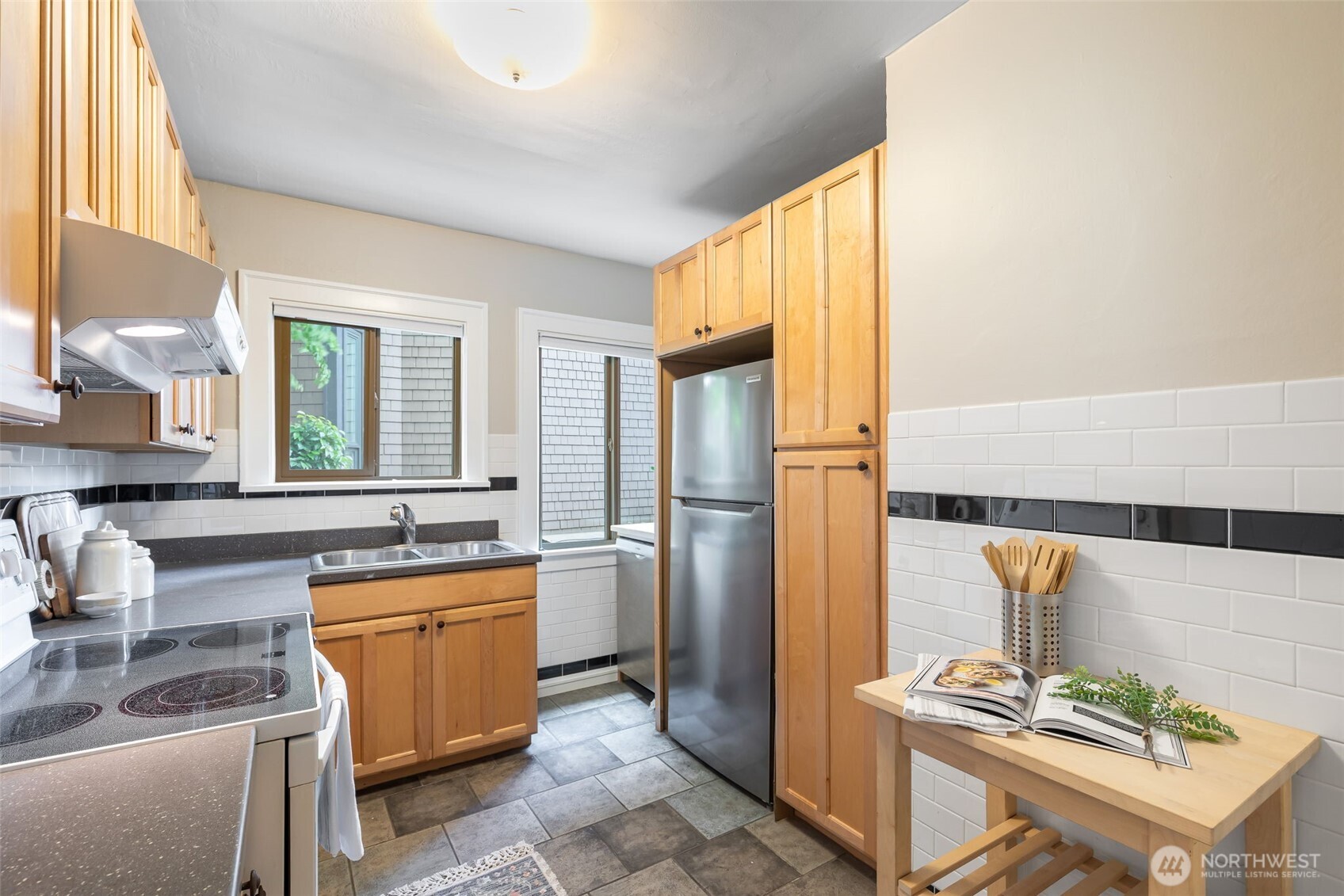 2016 Broadway B Property Photo 20
