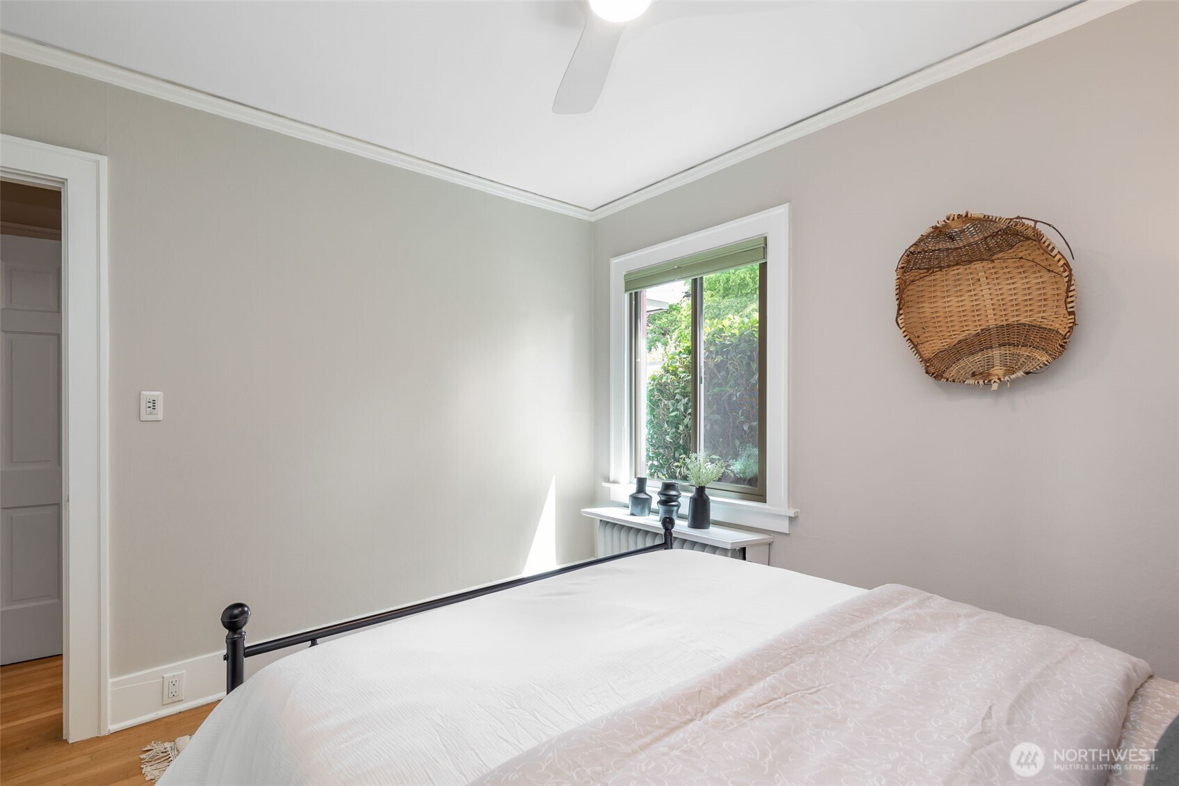2016 Broadway B Property Photo 23