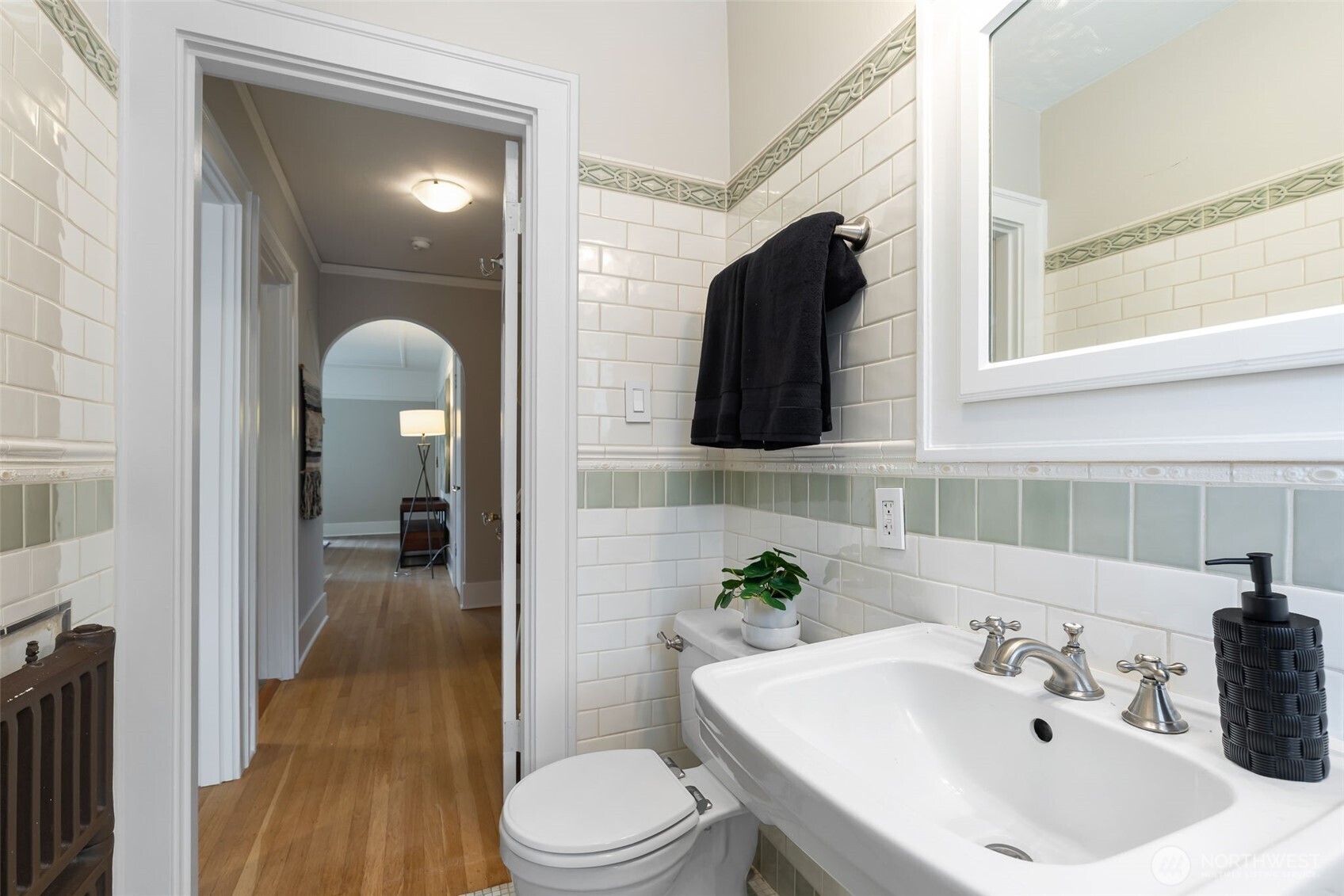 2016 Broadway B Property Photo 26