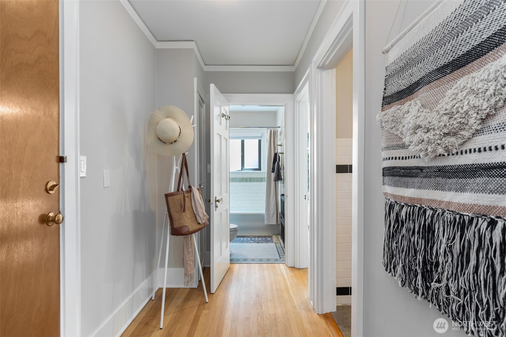 2016 Broadway B Property Photo 27