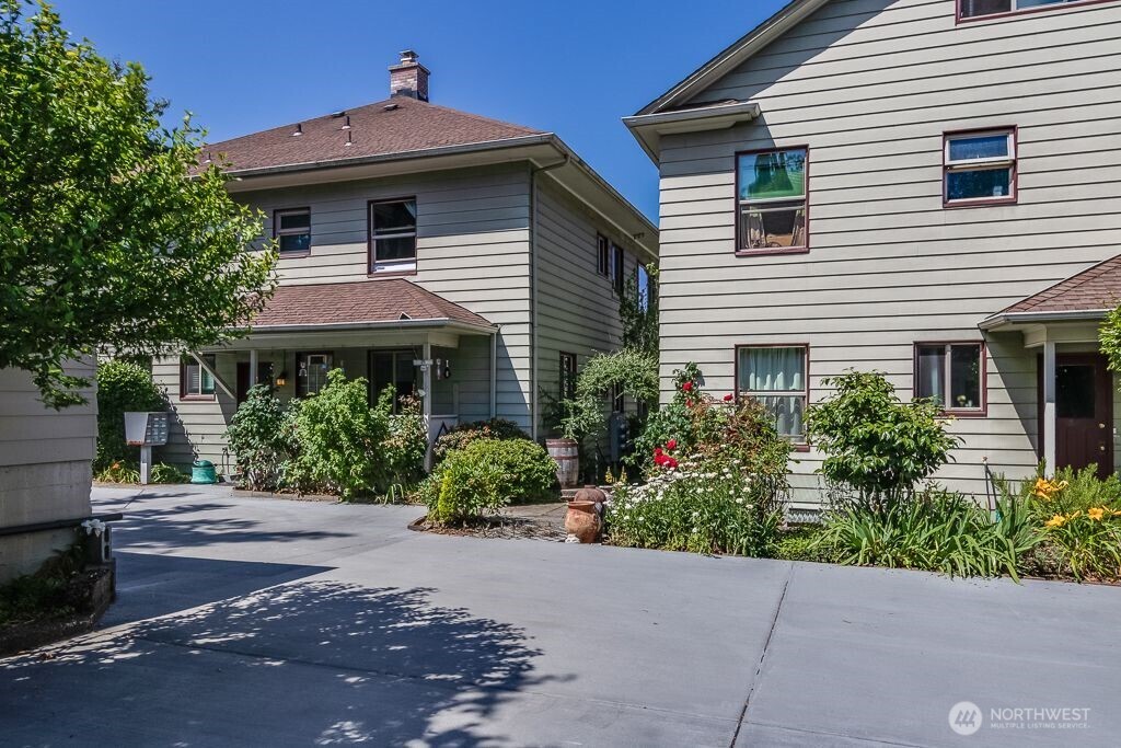 2016 Broadway B Property Photo 28