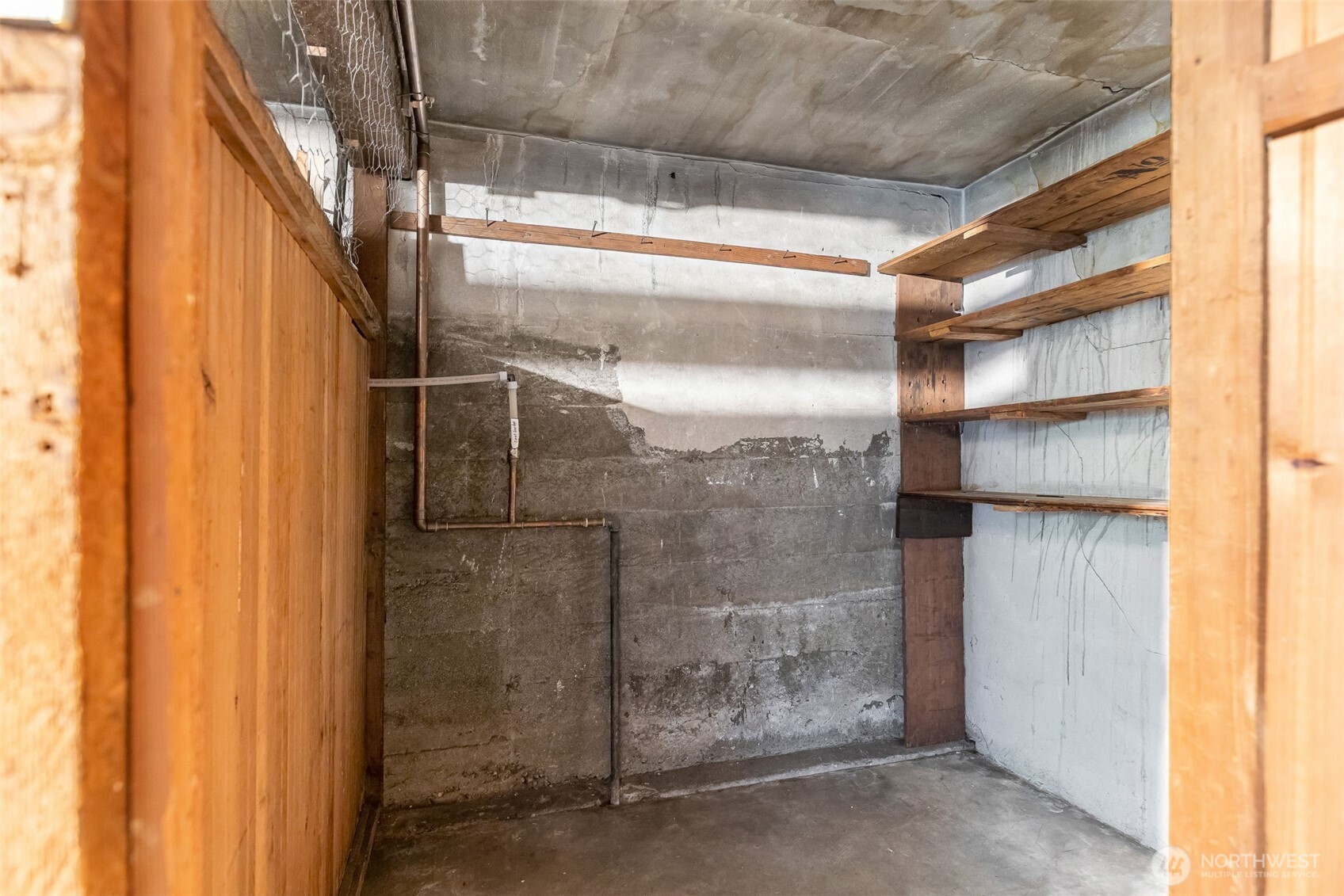 2016 Broadway B Property Photo 29