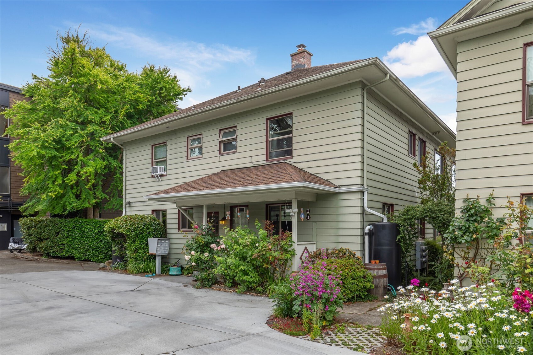 2016 Broadway B Property Photo 30