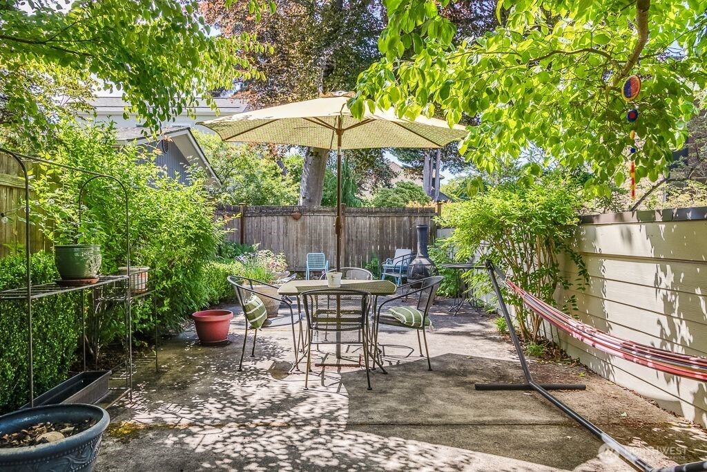 2016 Broadway B Property Photo 32