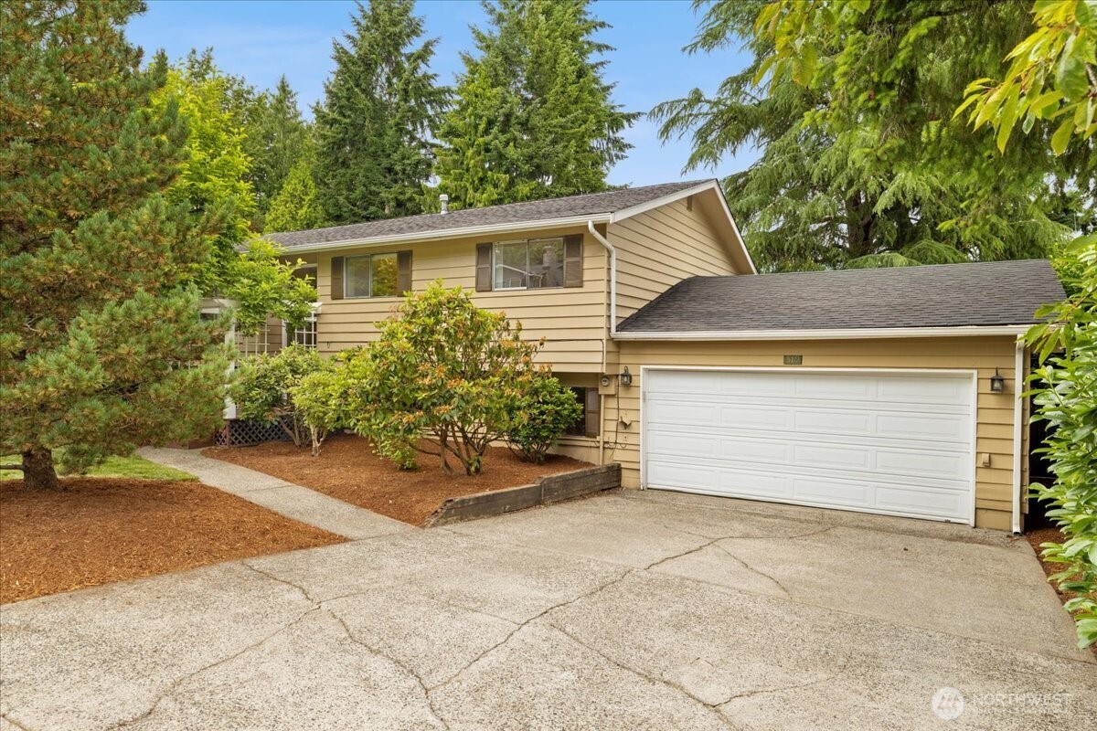 519 220th Street Property Photo 1