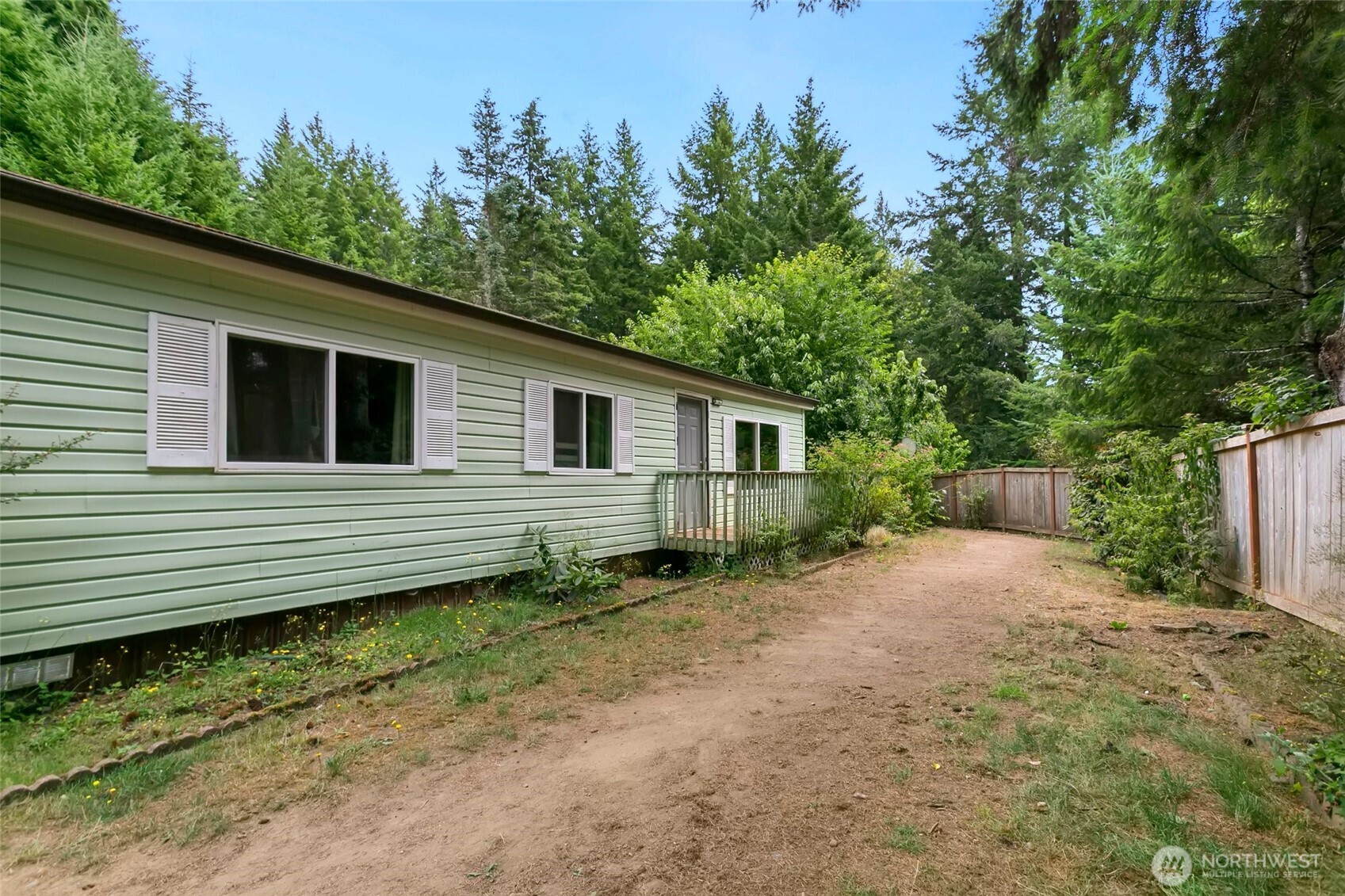 521 Ne Larson Lake Road Property Photo 1