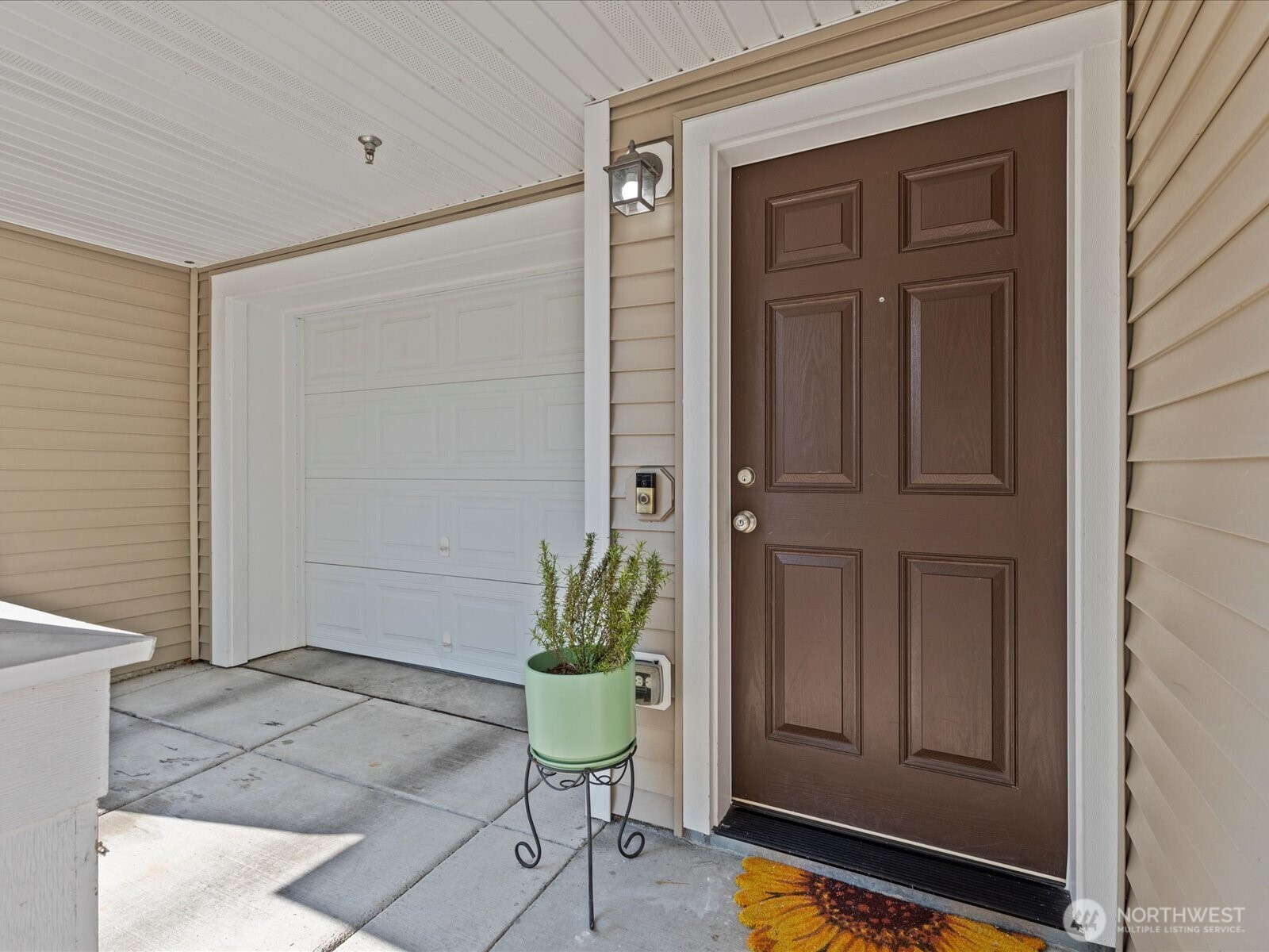 3717 S Holly Park Drive Property Photo 2