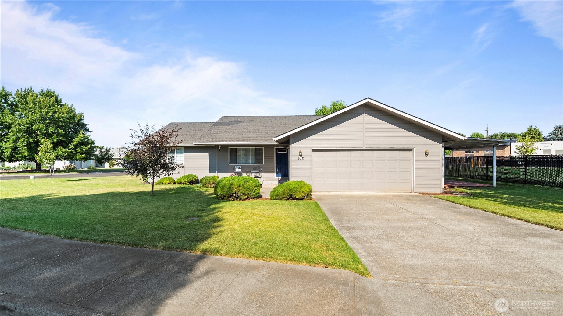 102 Se Maple Property Photo 1