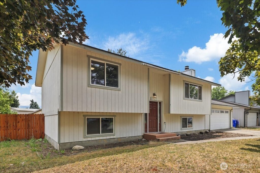 1707 S Early Dawn Drive