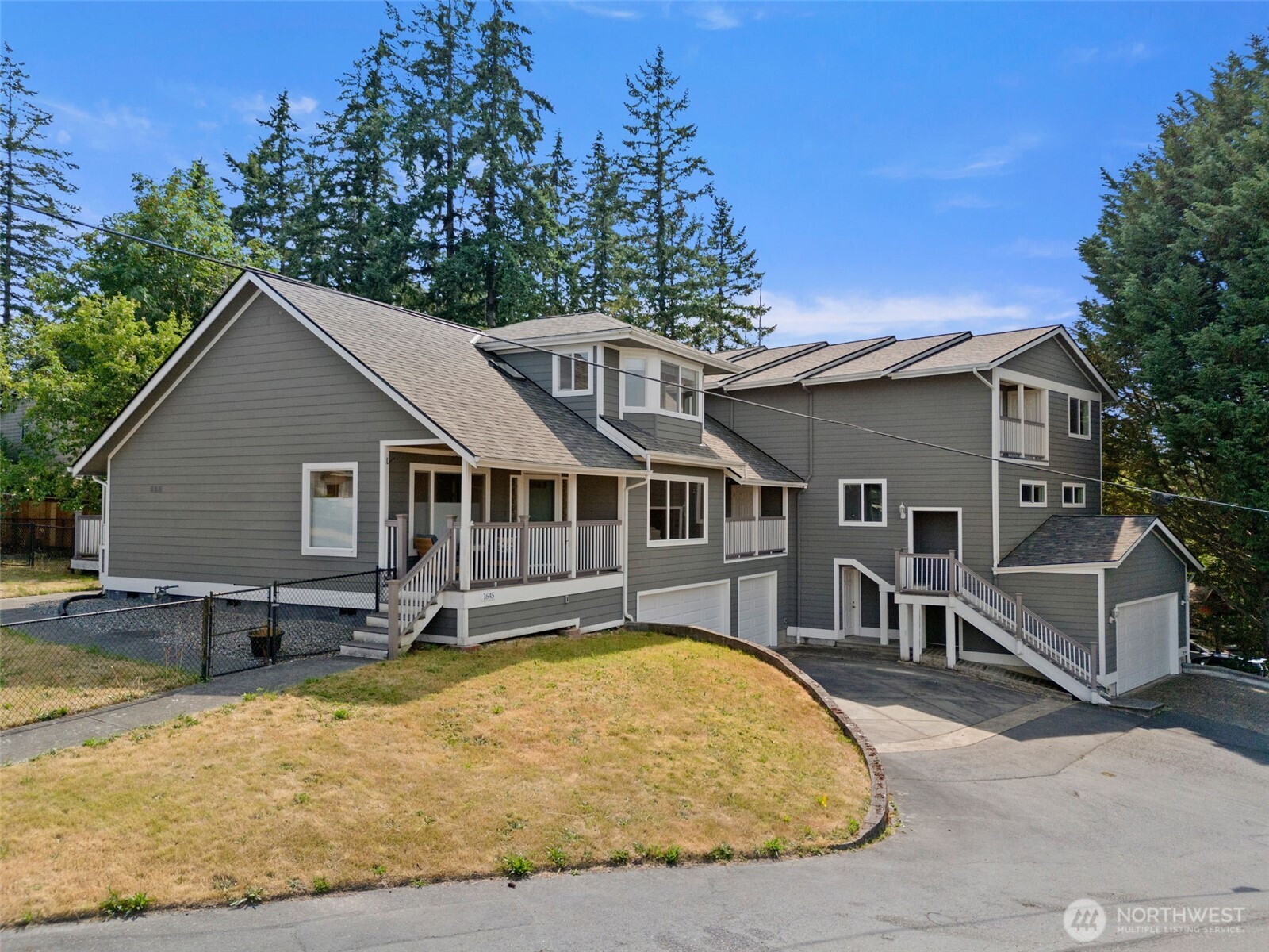 1645 Ne Grandview Boulevard Property Photo 1
