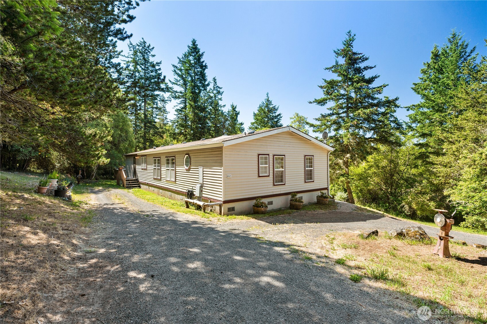 301 Salmonberry Lane Property Photo 4